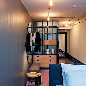 Kleine Kamer met een King Size Bed